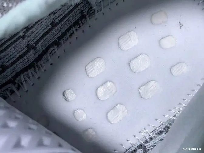 350 Adidas B37571 Boost Blue Tint V2 Yeezy 0611